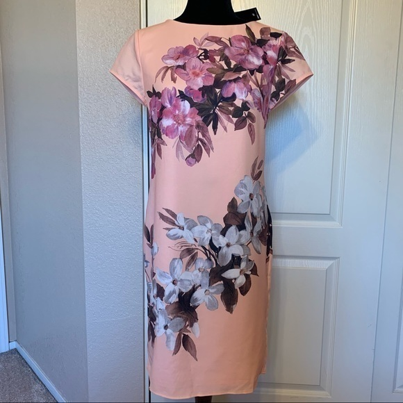 NWT‎ Paperdolls Floral Hawaiian Dress Size Medium - Picture 1 of 9